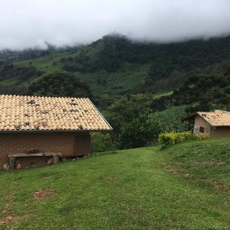 Abrigo De Montanha - Berghuette Villa São Bento do Sapucaí Exterior photo