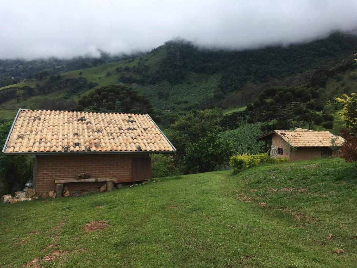 Abrigo De Montanha - Berghuette Villa São Bento do Sapucaí Exterior photo